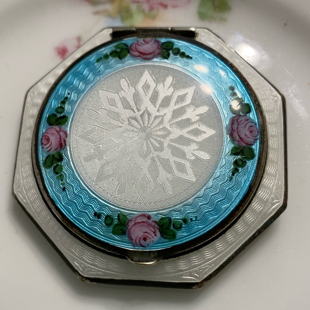 Vintage Compact with Floral Design (Final Price) - Picture 5 of 5